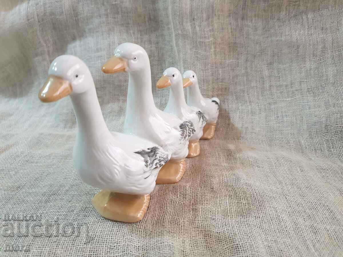 Auction A beautiful porcelain figurine of a family of ducks Auction A beautiful porcelain figurine of a family of ducks