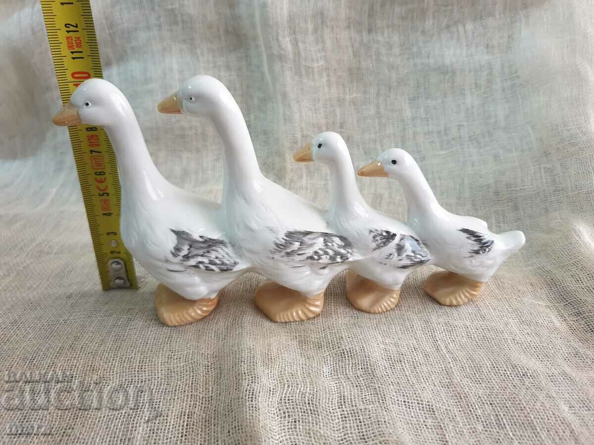 A beautiful porcelain figurine of a family of ducks - 5 A beautiful porcelain figurine of a family of ducks - 5