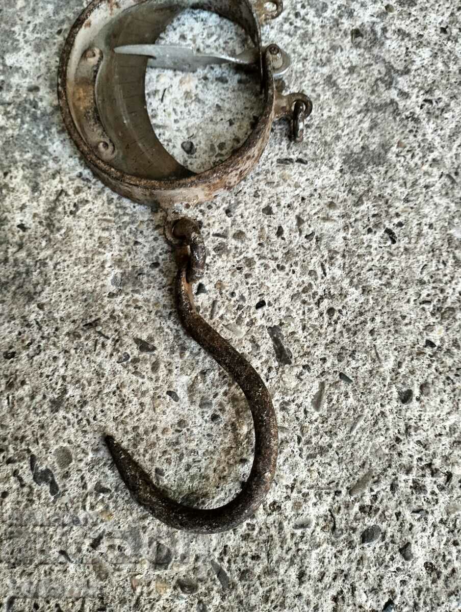 Delivery of Old hand scale