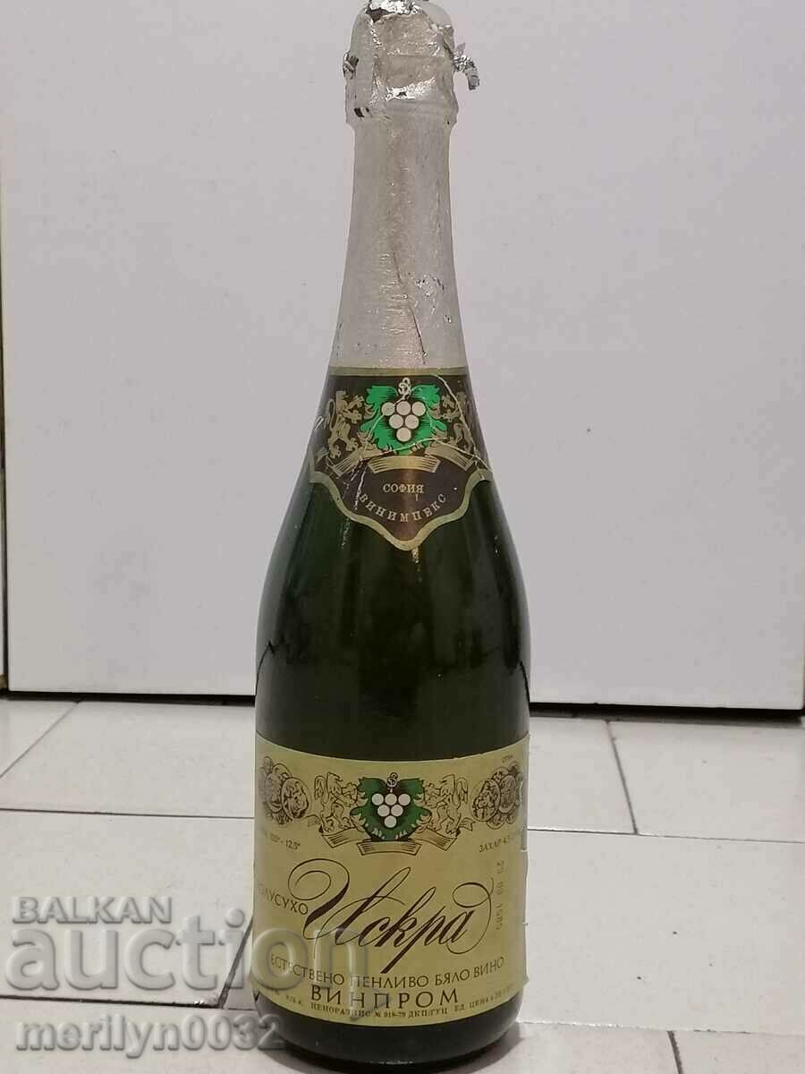 Champagne bottle Iskra wine vintage 1985 UNPRINTED with price 76.00 BGN | € 38.86 Champagne bottle Iskra wine vintage 1985 UNPRINTED with price 76.00 BGN | € 38.86