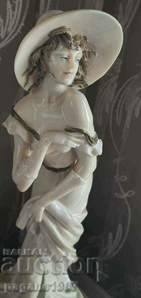 Statuette with markings with price 190.00 BGN | € 97.15 Statuette with markings with price 190.00 BGN | € 97.15