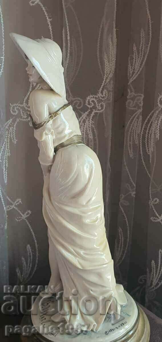 Auction Statuette with markings Auction Statuette with markings