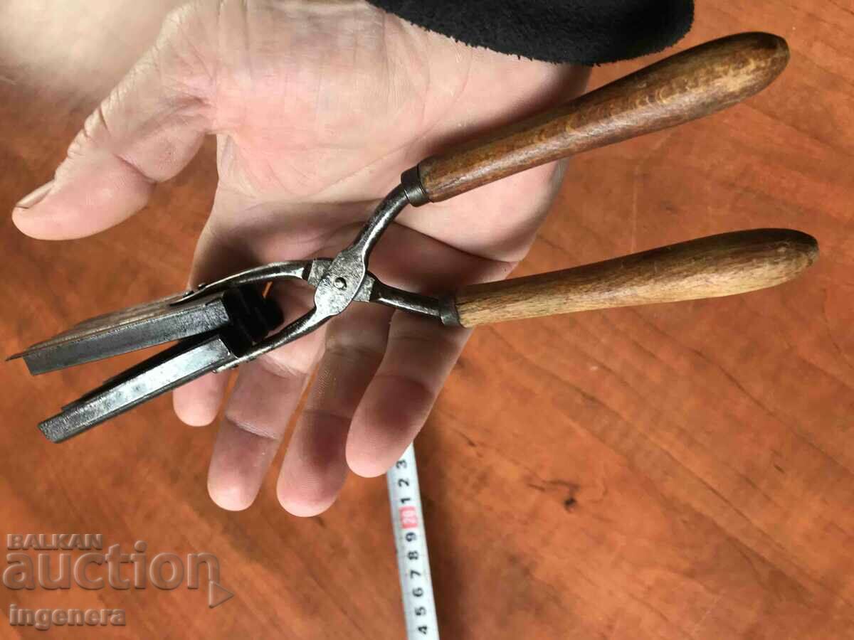 HAIR ROLLER OLD TOOL RETRO with price 16.00 BGN | € 8.18 HAIR ROLLER OLD TOOL RETRO with price 16.00 BGN | € 8.18