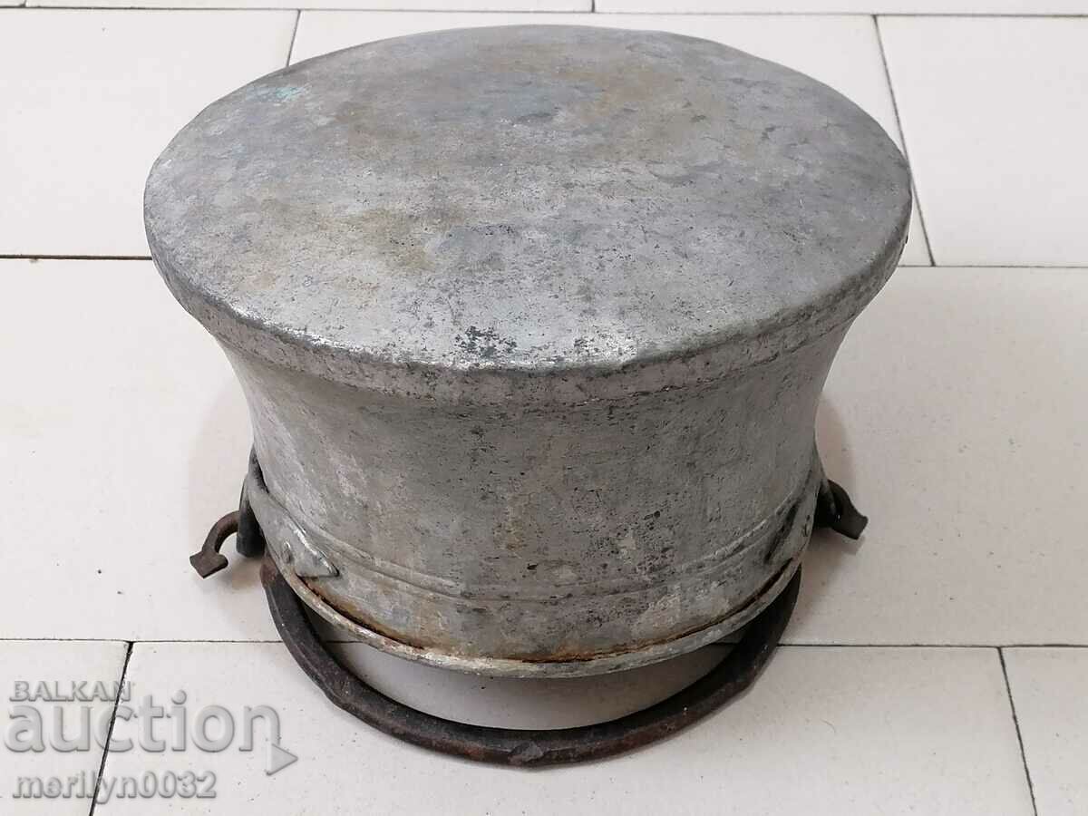 Delivery of Old copper kettle, copper, cauldron, cauldron, copper vessel Delivery of Old copper kettle, copper, cauldron, cauldron, copper vessel