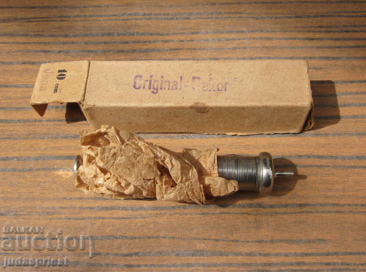 seringă veche din sticlă germană nefolosită cu cutie