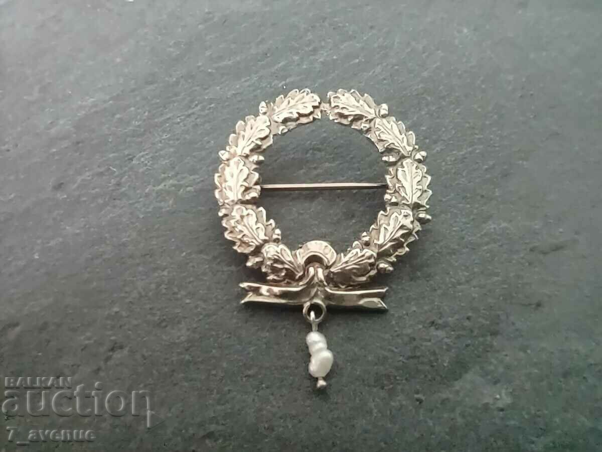 Silver brooch, natural pearl, 120 years, 2.04.24 with price 120.00 BGN | € 61.36 Silver brooch, natural pearl, 120 years, 2.04.24 with price 120.00 BGN | € 61.36