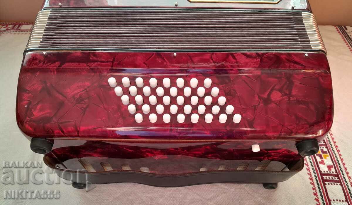 Auction  Weltmeister 40 bass accordion with case and key
