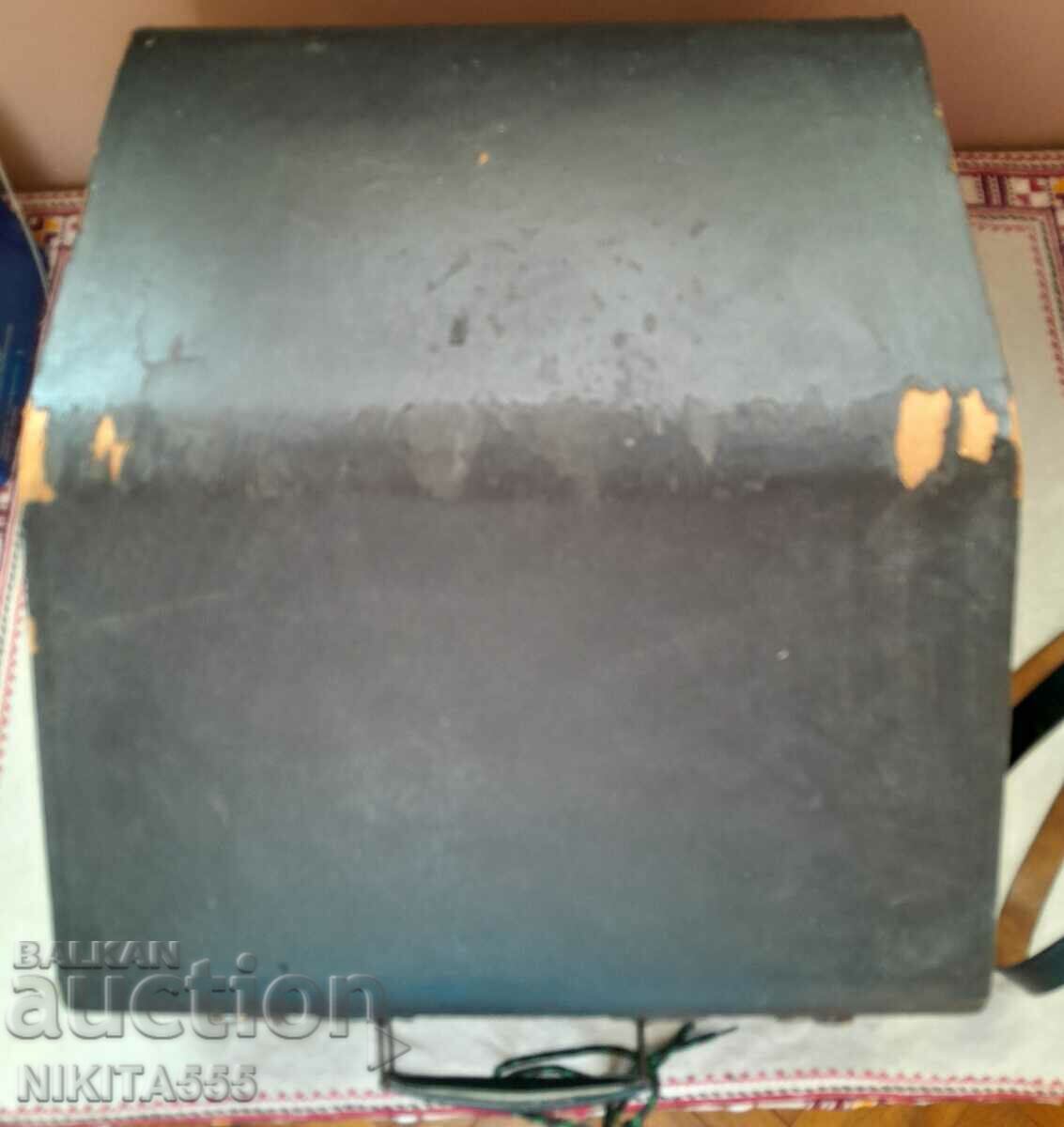 Weltmeister 40 bass accordion with case and key - 7