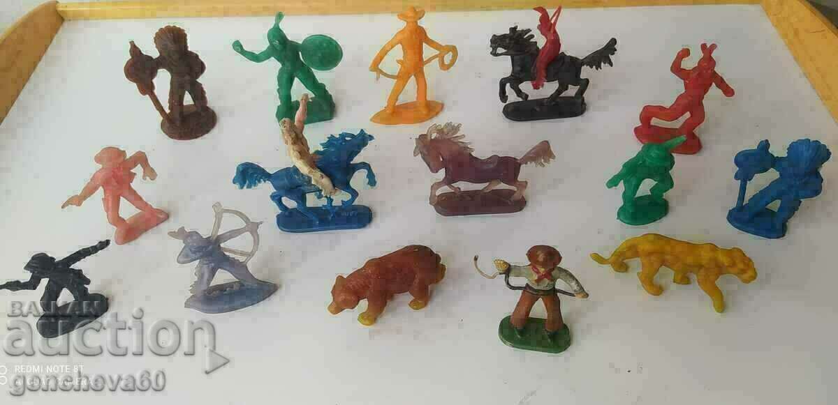 LOT of old plastic soldiers, horsemen, animals