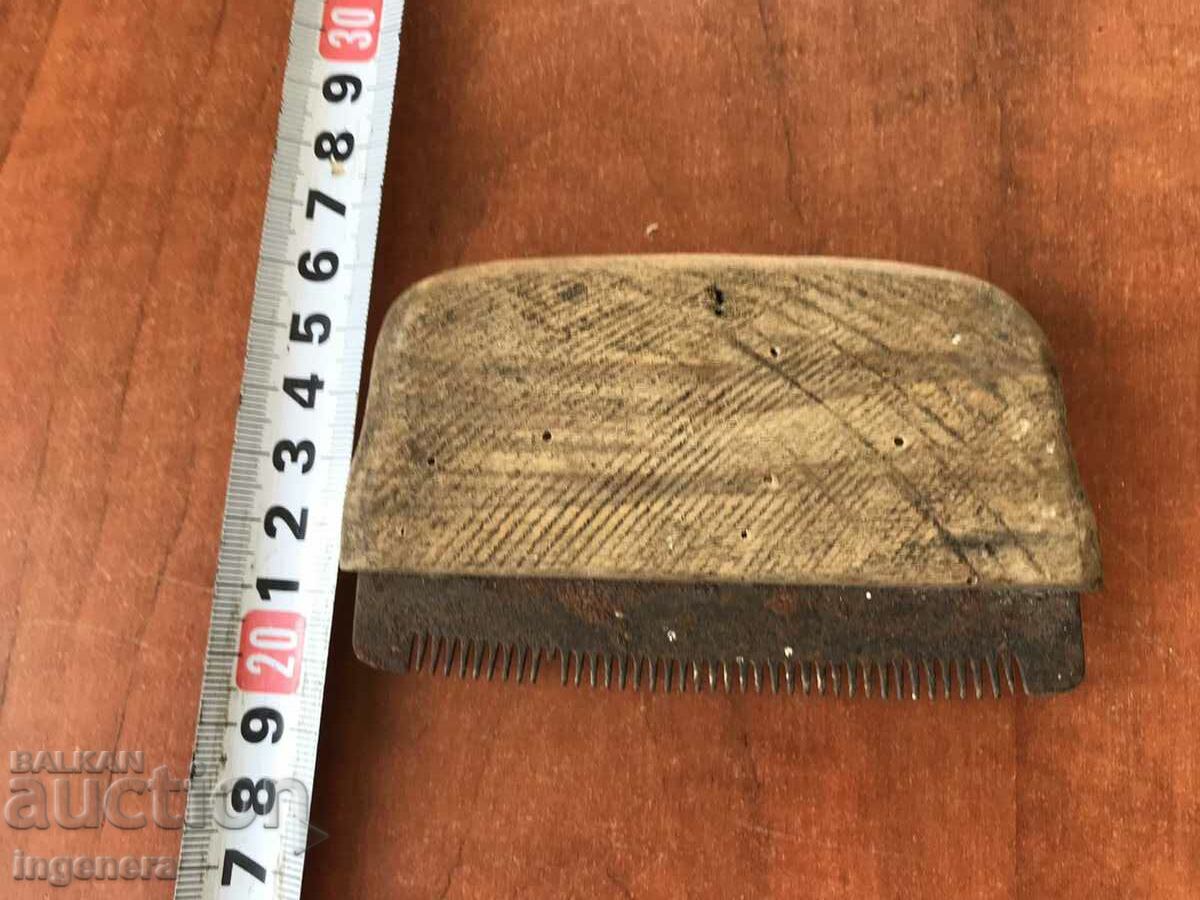 HORSE COMB HORSE OLD TOOL with price 8.00 BGN | € 4.09 HORSE COMB HORSE OLD TOOL with price 8.00 BGN | € 4.09