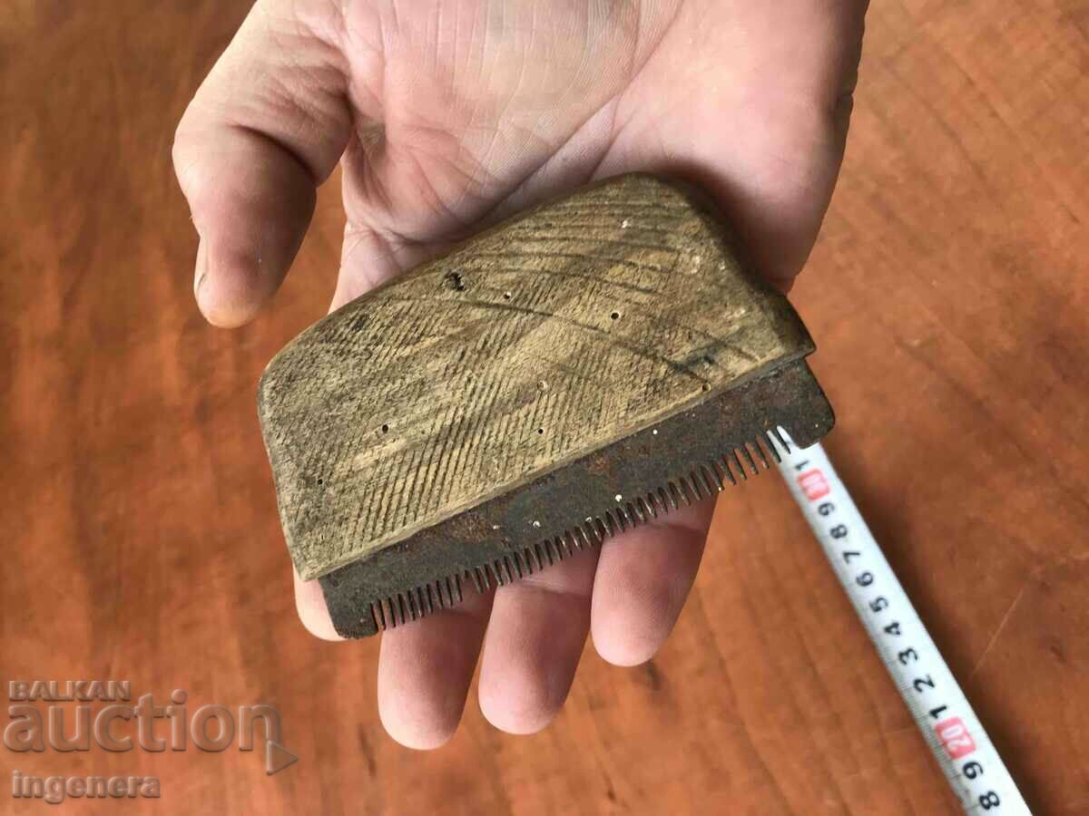 Auction HORSE COMB HORSE OLD TOOL Auction HORSE COMB HORSE OLD TOOL