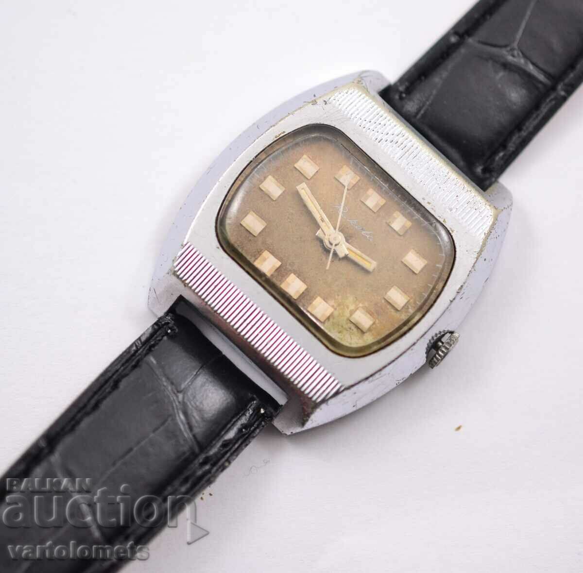 RACHETA - functioneaza cu preț 16.00 BGN | € 8.18 RACHETA - functioneaza cu preț 16.00 BGN | € 8.18