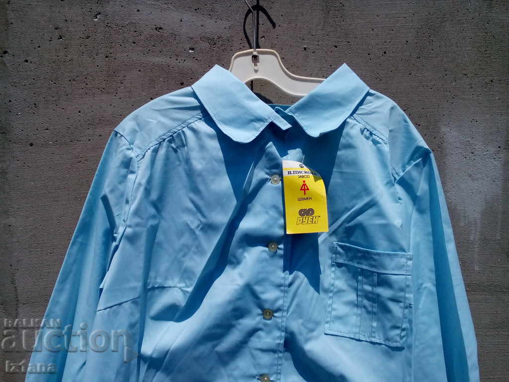 Bluză bătrână cu preț 10.00 BGN | € 5.11 Bluză bătrână cu preț 10.00 BGN | € 5.11