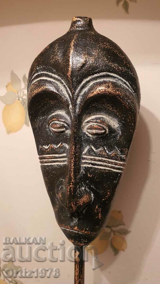 Cast iron large mask, 2 kg, 42 cm.