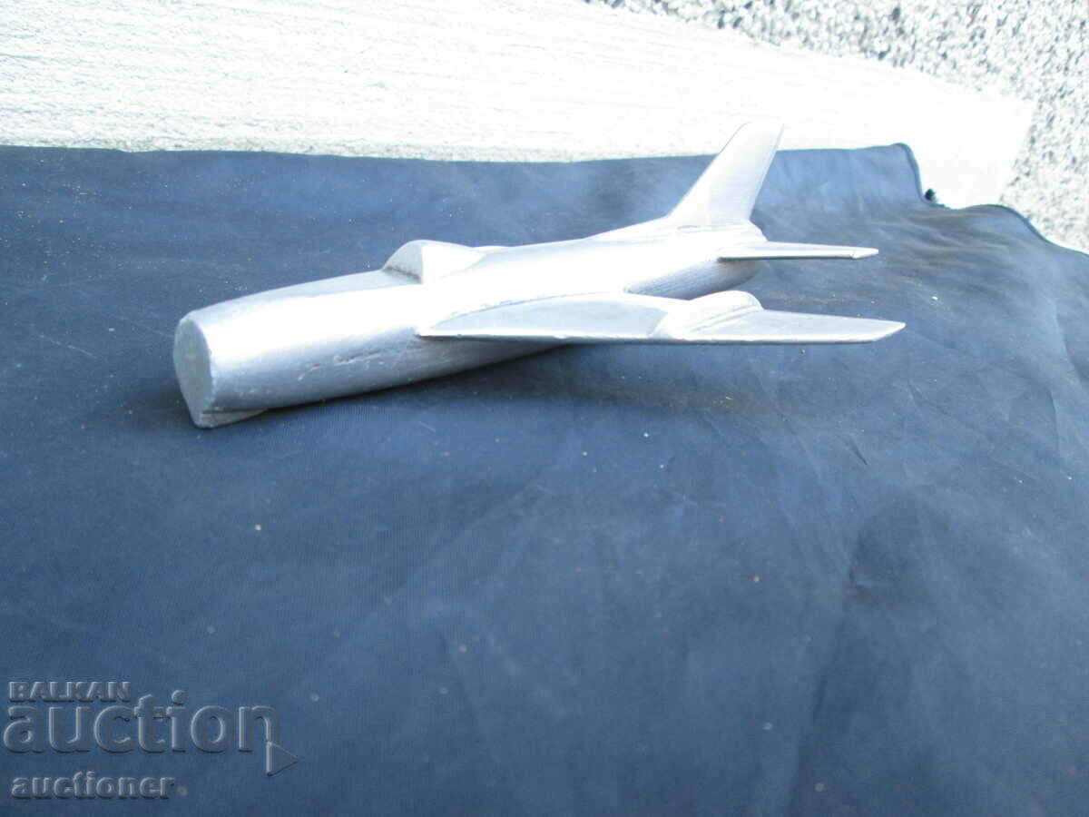 MODEL OF FIGHTER AIRCRAFT MIG? - DURALUMIN - 7 MODEL OF FIGHTER AIRCRAFT MIG? - DURALUMIN - 7