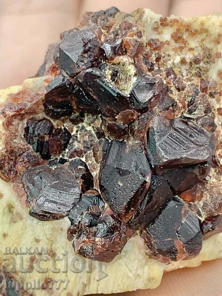 58 γραμμάρια φυσική σπεσαρτίνη γρανάτης σε άστριο μοναδική με τιμή 179.00 BGN | € 91.52