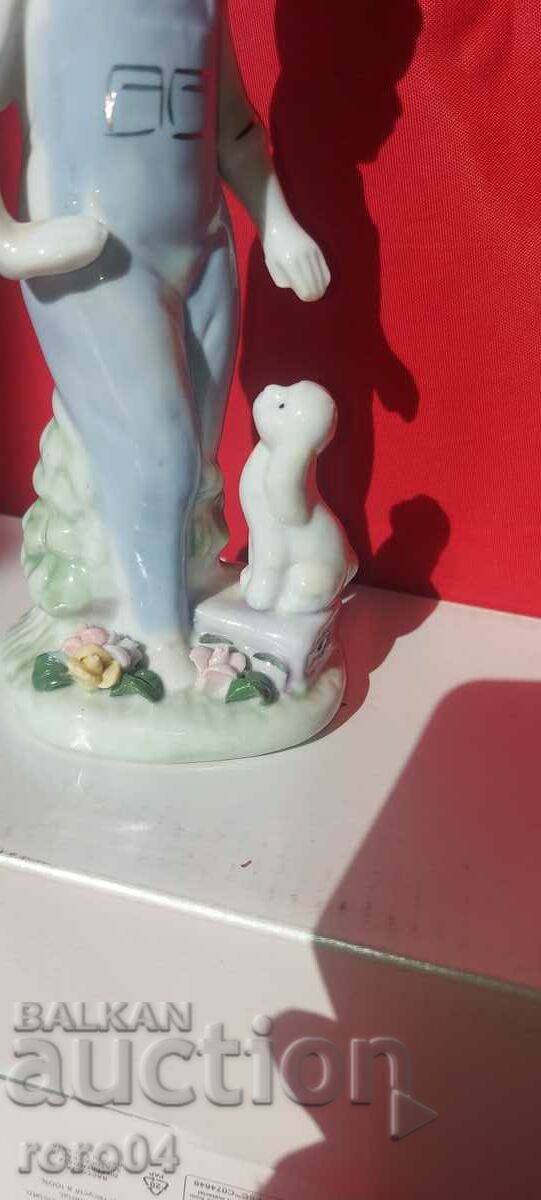 BEAUTIFUL OLD PORCELAIN STATUETTE - 5 BEAUTIFUL OLD PORCELAIN STATUETTE - 5