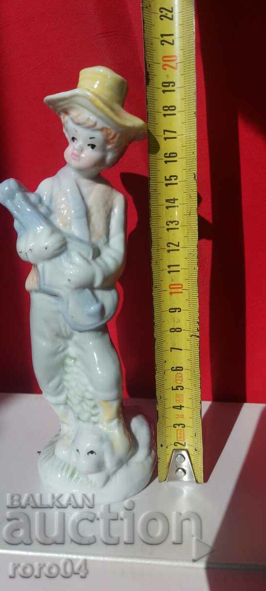 BEAUTIFUL OLD PORCELAIN STATUETTE - 5 BEAUTIFUL OLD PORCELAIN STATUETTE - 5