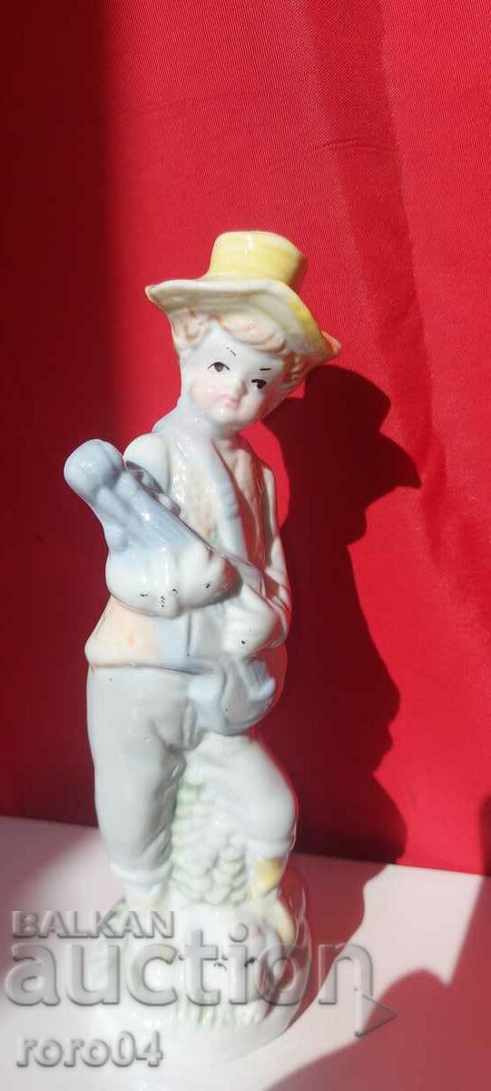 BEAUTIFUL OLD PORCELAIN STATUETTE - 6 BEAUTIFUL OLD PORCELAIN STATUETTE - 6