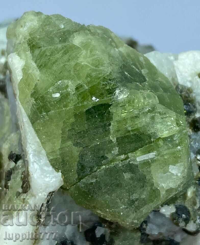 Auction 264 grams of natural green diopsite on a unique matrix Auction 264 grams of natural green diopsite on a unique matrix