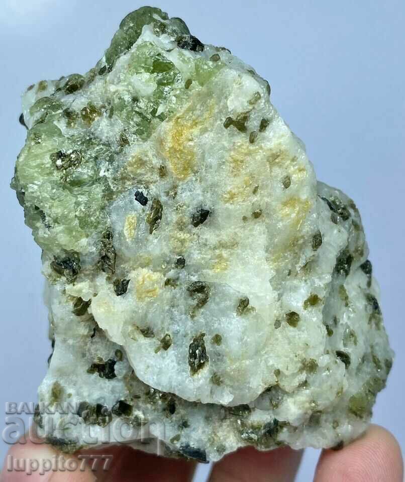 264 grams of natural green diopsite on a unique matrix - 5 264 grams of natural green diopsite on a unique matrix - 5