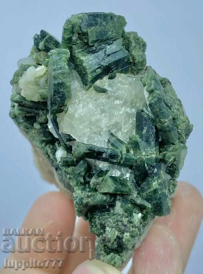Auction 147 grams of natural green chrome diopsite on a unique matrix Auction 147 grams of natural green chrome diopsite on a unique matrix
