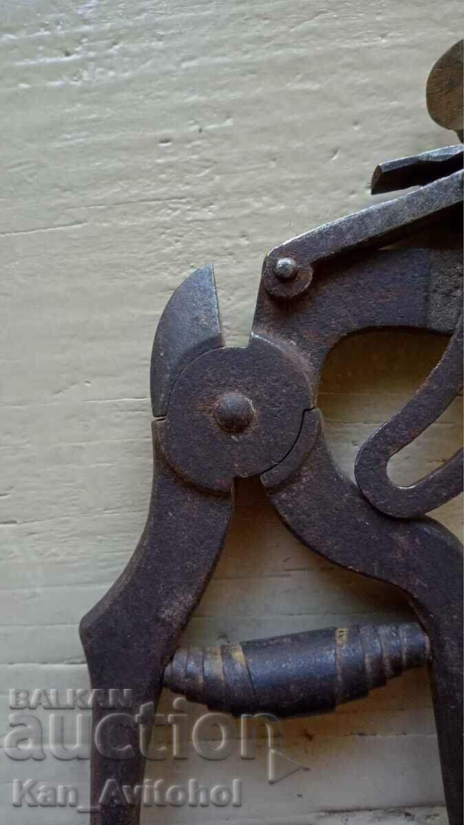 Clești pentru colecția de decor foarfece Chaparral German Germania cu preț 25.00 BGN | € 12.78 Clești pentru colecția de decor foarfece Chaparral German Germania cu preț 25.00 BGN | € 12.78