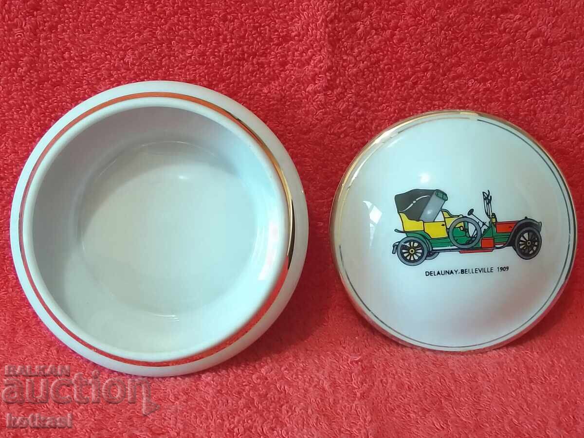 Old porcelain jewelry box marked LIMOGES gilding with price 35.50 BGN | € 18.15