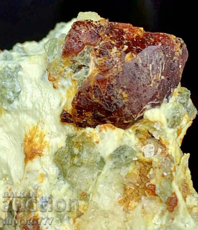 35 γραμμάρια φυσικού κόκκινου ζιργκόν σε μια μοναδική μήτρα με τιμή 145.00 BGN | € 74.14 35 γραμμάρια φυσικού κόκκινου ζιργκόν σε μια μοναδική μήτρα με τιμή 145.00 BGN | € 74.14