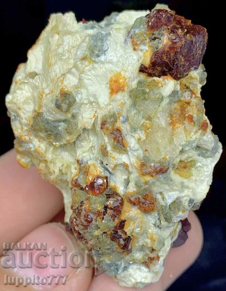 Δημοπρασία 35 γραμμάρια φυσικού κόκκινου ζιργκόν σε μια μοναδική μήτρα Δημοπρασία 35 γραμμάρια φυσικού κόκκινου ζιργκόν σε μια μοναδική μήτρα