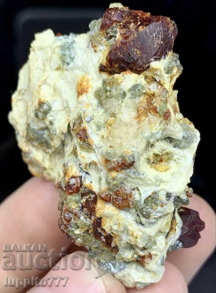 35 γραμμάρια φυσικού κόκκινου ζιργκόν σε μια μοναδική μήτρα - 5 35 γραμμάρια φυσικού κόκκινου ζιργκόν σε μια μοναδική μήτρα - 5