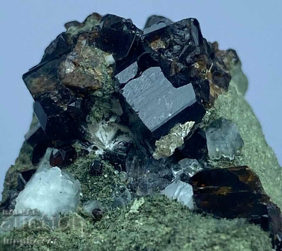 Δημοπρασία 38 γραμμάρια φυσικού βεσουβιανίτη με αλβίτη σε μια μοναδική μήτρα Δημοπρασία 38 γραμμάρια φυσικού βεσουβιανίτη με αλβίτη σε μια μοναδική μήτρα