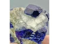 52 de grame de lapis lazuli natural pe o matrice unică