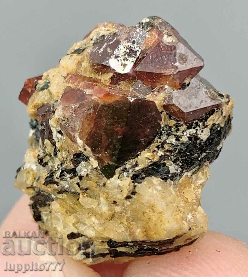 Auction 10 grams of natural red zircon per unique matrix Auction 10 grams of natural red zircon per unique matrix