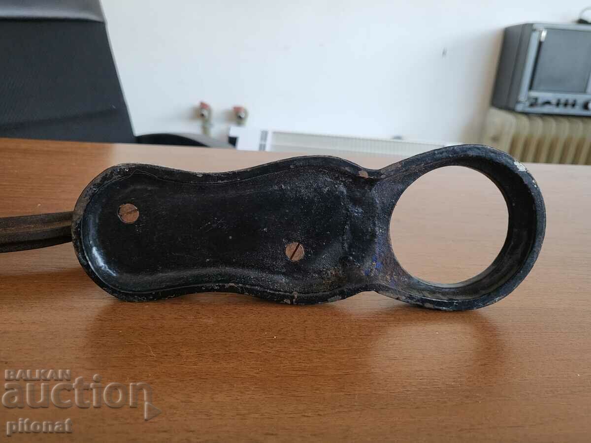 Livrarea Spărgător de nuci antic din fontă