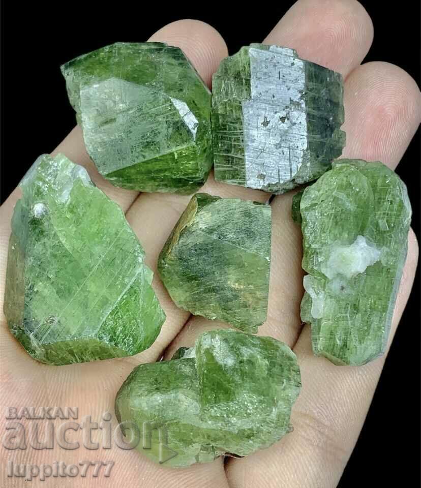Delivery of 100 grams of natural green diopsite facet quality lot 6 pcs. Delivery of 100 grams of natural green diopsite facet quality lot 6 pcs.