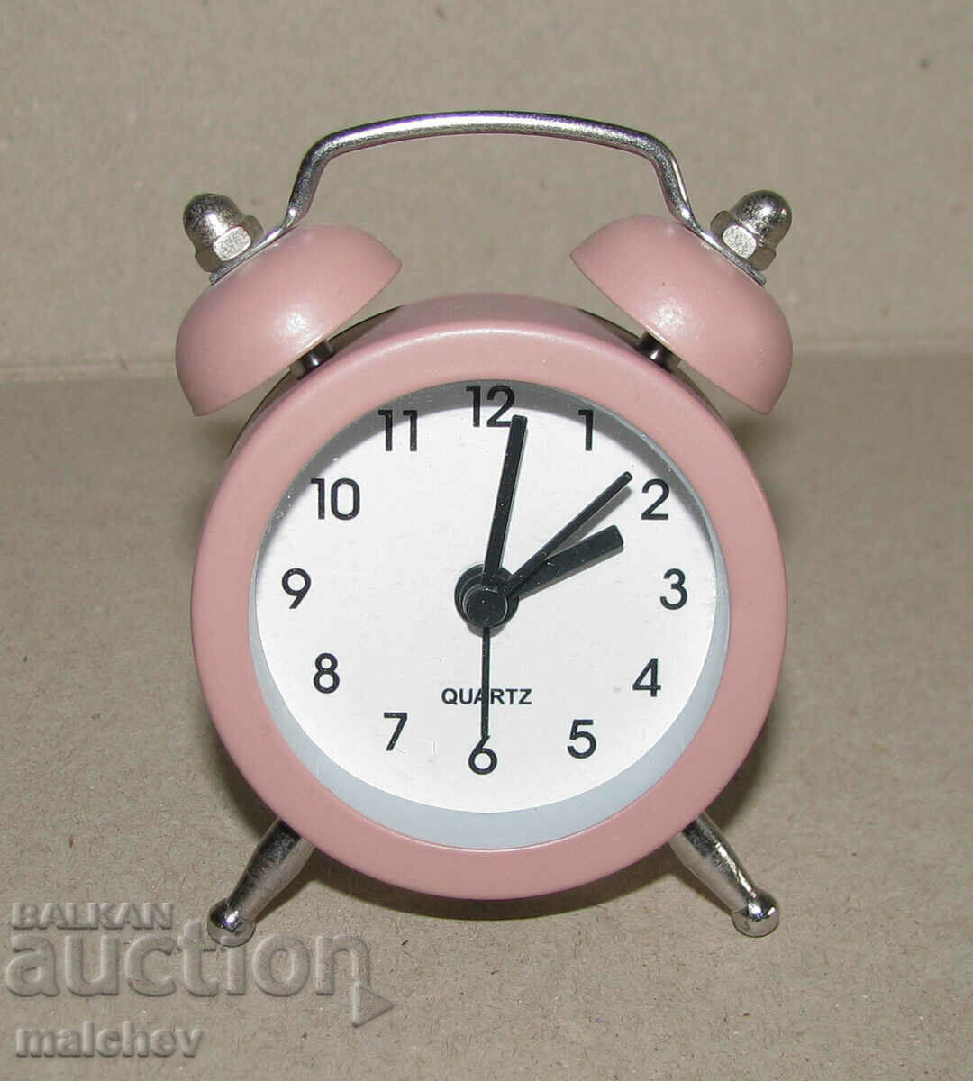 Мини настолен часовник будилник кварцов с аларма, отличен