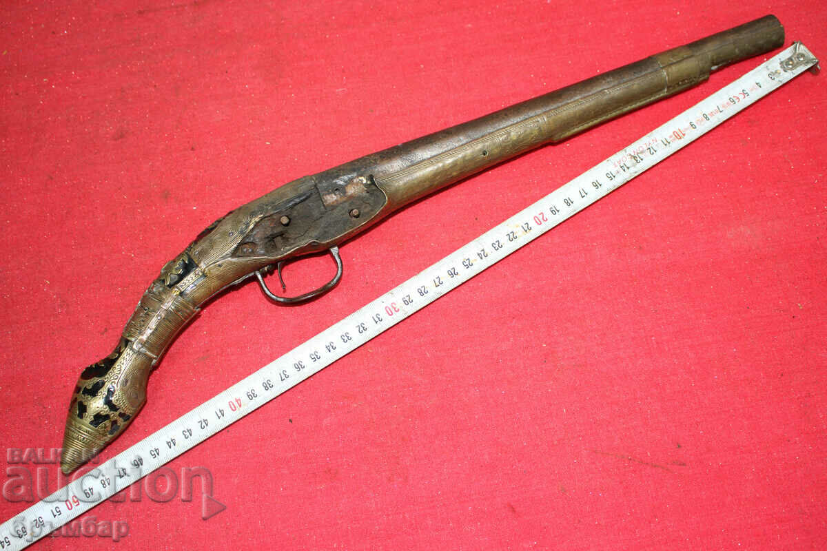 Арнаутски кремъчен пистолет без механизъм .