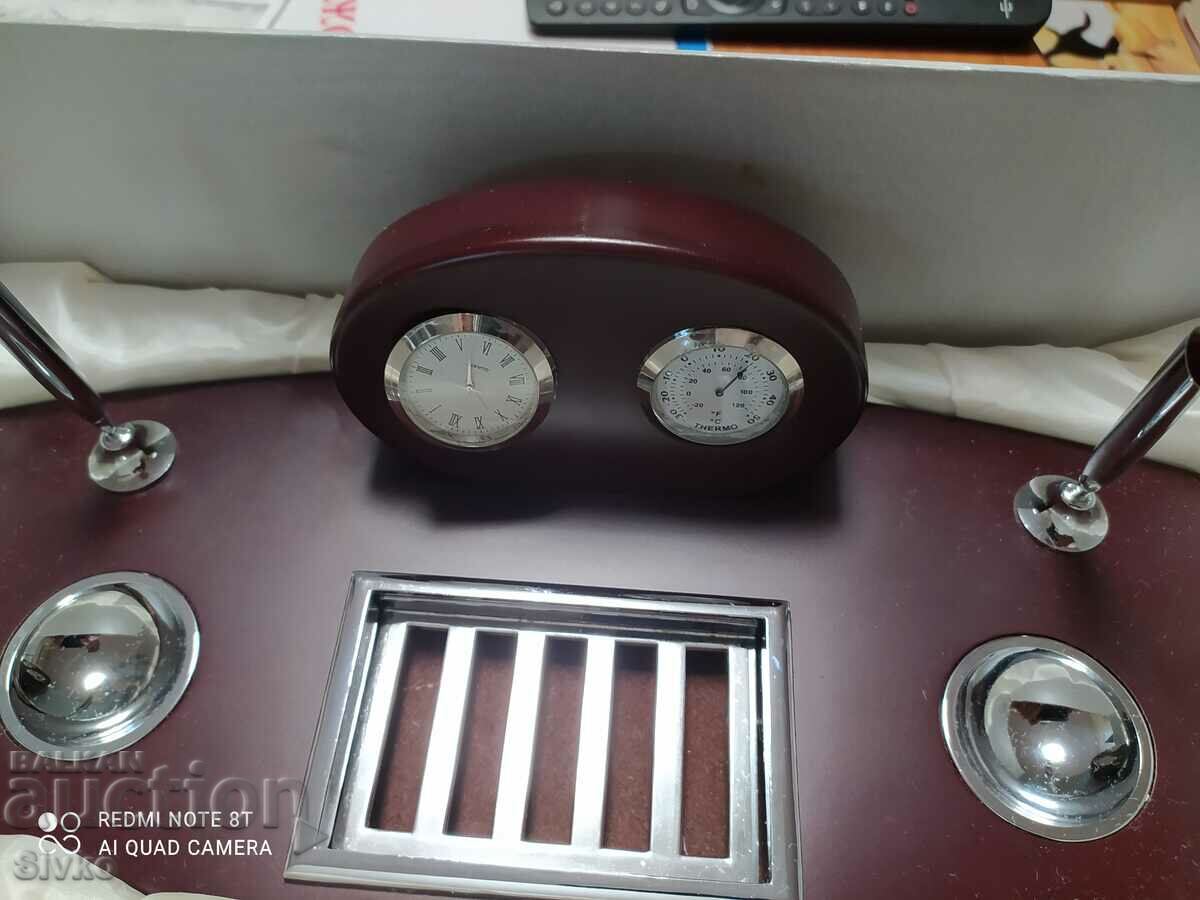 Auction  Luxury desk with clock and thermometer unused