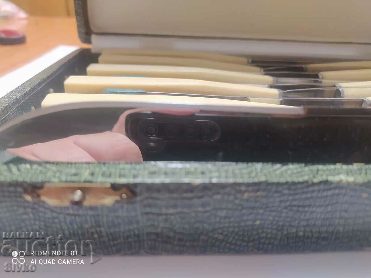 Delivery of Dining knives unused Delivery of Dining knives unused