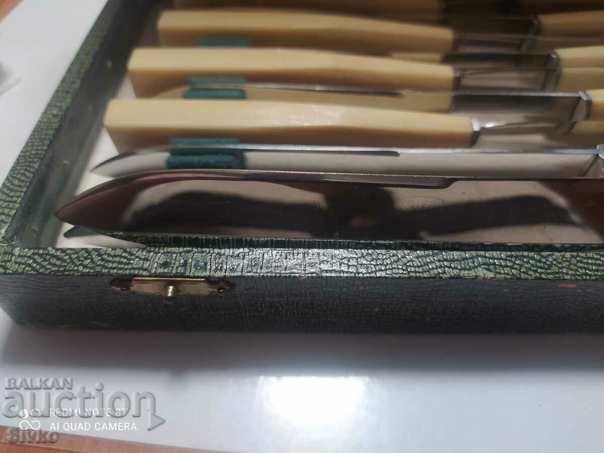 Dining knives unused - 5 Dining knives unused - 5