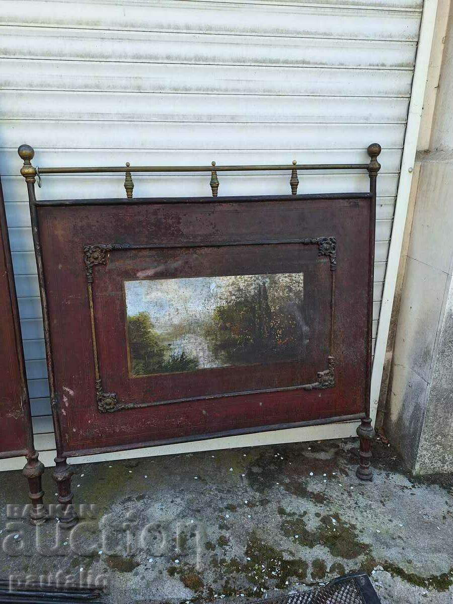 Delivery of OLD BED PAINTED BOARDS BRASS FITTINGS Delivery of OLD BED PAINTED BOARDS BRASS FITTINGS