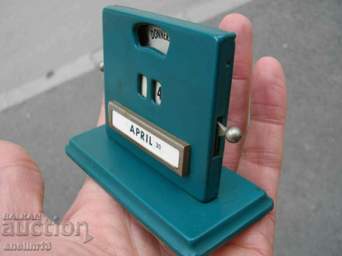 Auction OLD DESKTOP METAL DATE BOX Auction OLD DESKTOP METAL DATE BOX