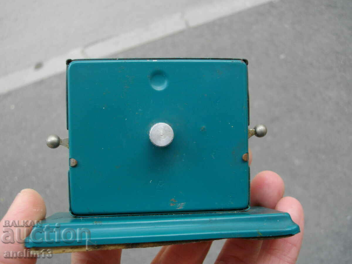 Delivery of OLD DESKTOP METAL DATE BOX Delivery of OLD DESKTOP METAL DATE BOX