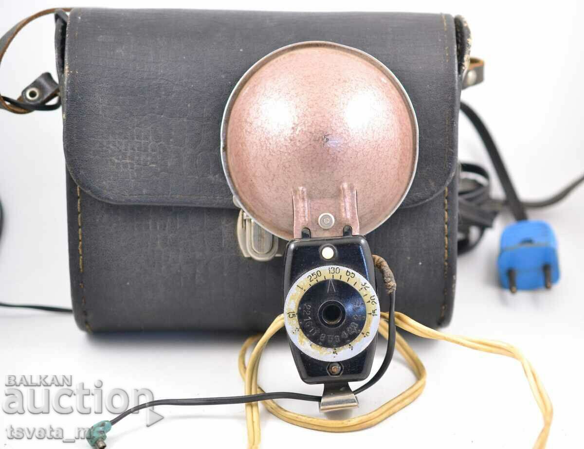 Delivery of Vintage photo flash Seagull USSR - works Delivery of Vintage photo flash Seagull USSR - works