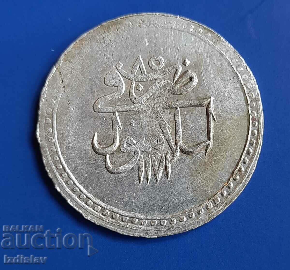 Monedă mare otomană de argint veche.