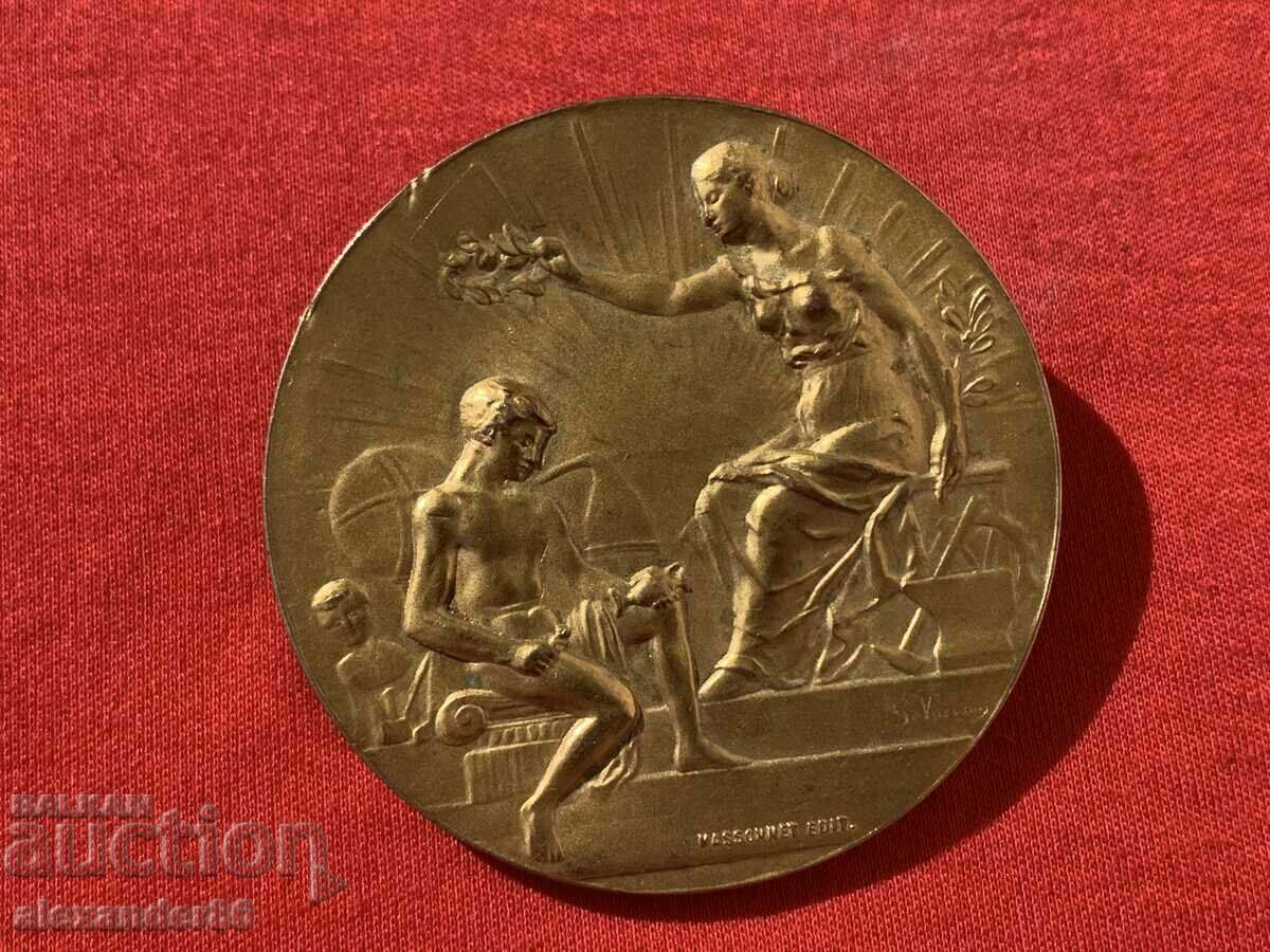 Medal International Exhibition Paris France 1910 ? Medal International Exhibition Paris France 1910 ?