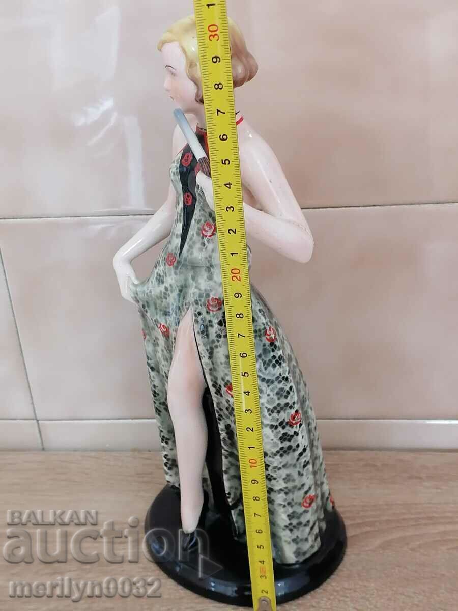 Auction Old porcelain figure, plastic, statuette, porcelain Auction Old porcelain figure, plastic, statuette, porcelain