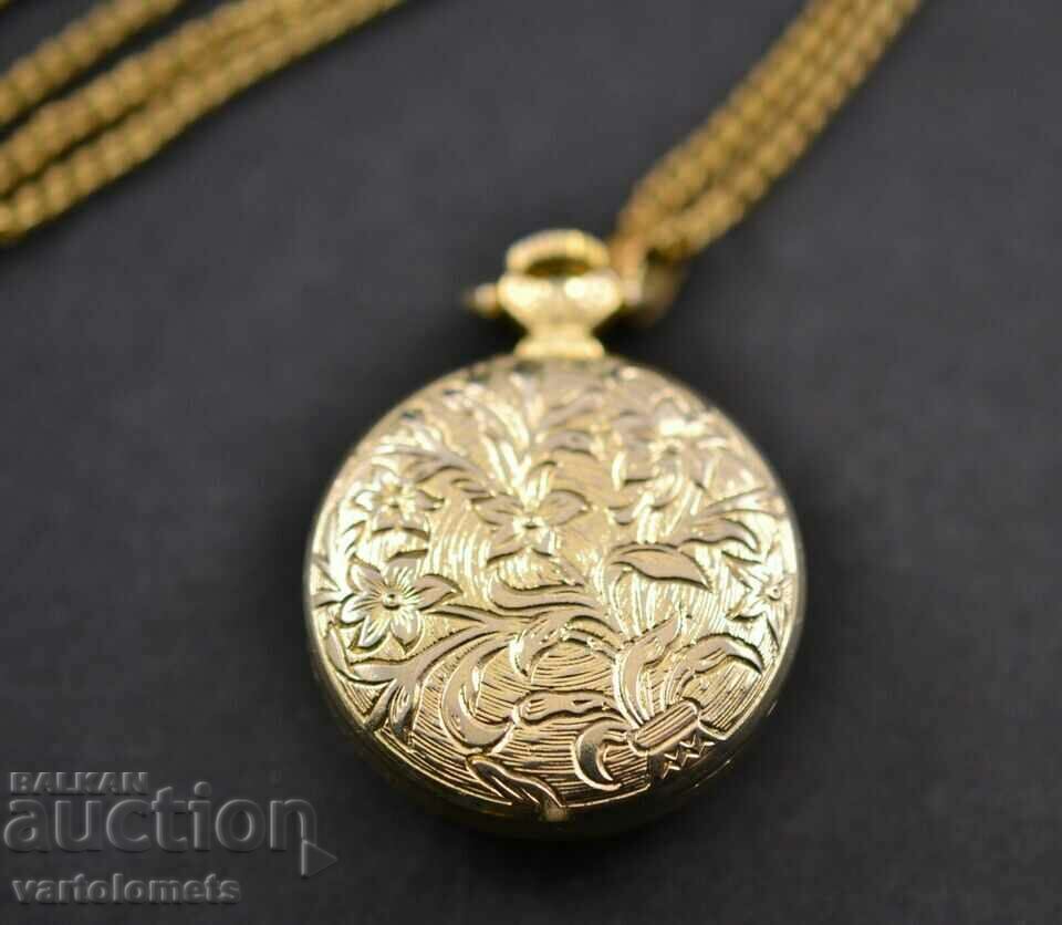 Auction Women's Pocket Watch Necklace RUHLA Gold Plated - Works Auction Women's Pocket Watch Necklace RUHLA Gold Plated - Works
