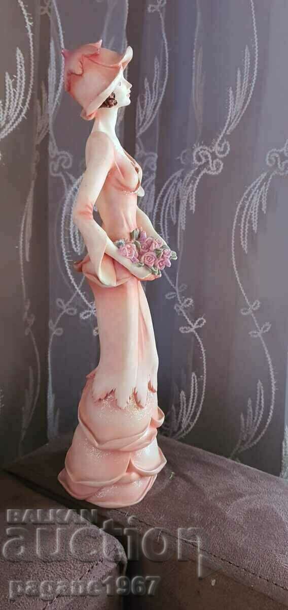 Licitație O figurină frumoasă marcată cu Leonardo